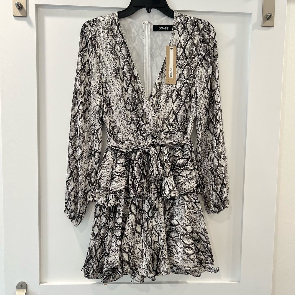 NWT DO+BE Black and White Snake Print Mini Dress Size Small